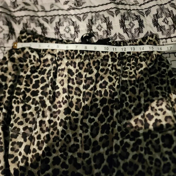 NWT Zenana plus size leopard print drawstring lounge shorts sizes 1x And 2x - Picture 8 of 10